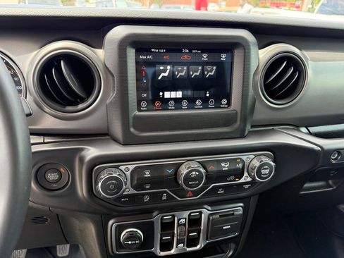 Used 2023 Jeep Gladiator Sport AWD/4WD image 18