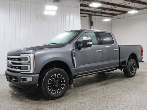 Used 2024 Ford F250 Platinum image 1