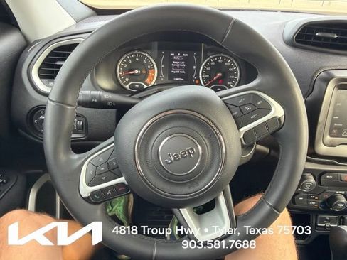 Used 2019 Jeep Renegade Latitude FWD image 17