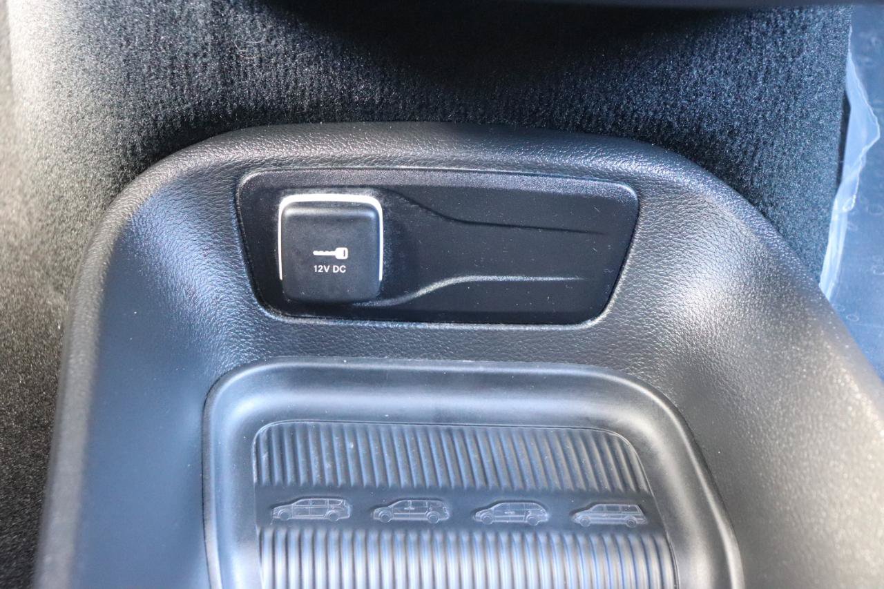 Used 2027 Chrysler Pacifica Select FWD image 46