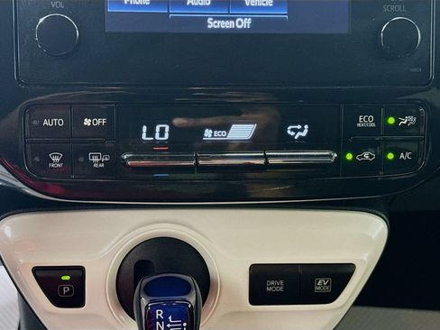 Certified 2018 Toyota Prius Two w/ Prius Two Safety Plus Package FWD image 19