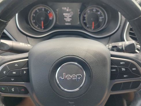 Used 2019 Jeep Cherokee Latitude Plus w/ Cold Weather Group AWD/4WD image 13