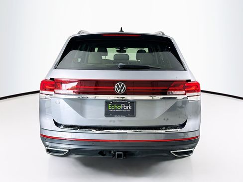 Used 2024 Volkswagen Atlas SE w/ Panoramic Sunroof Package FWD image 7