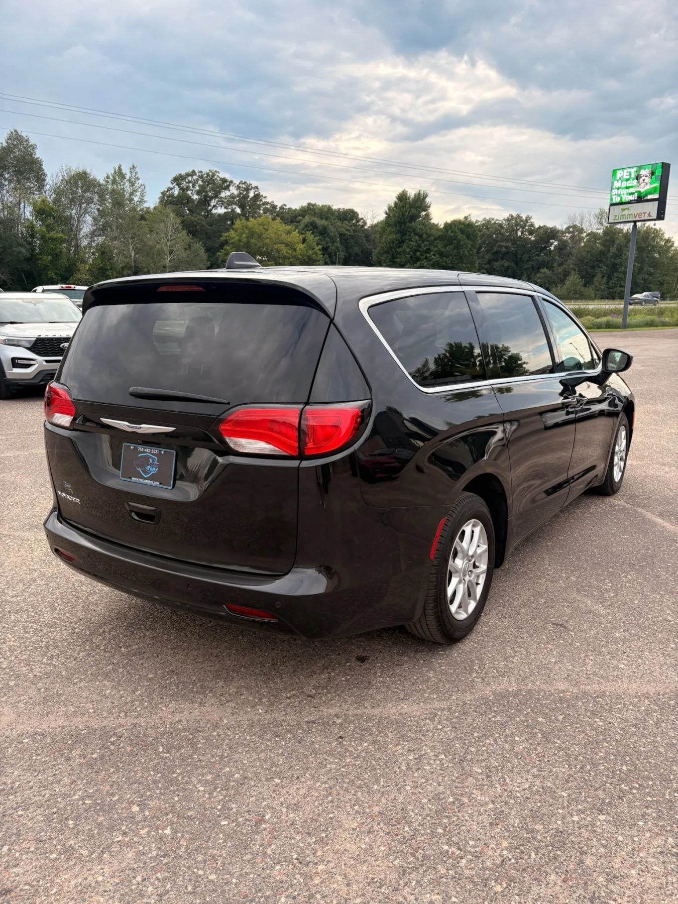 Used 2020 Chrysler Voyager LX w/ Cold Weather Group FWD image 5