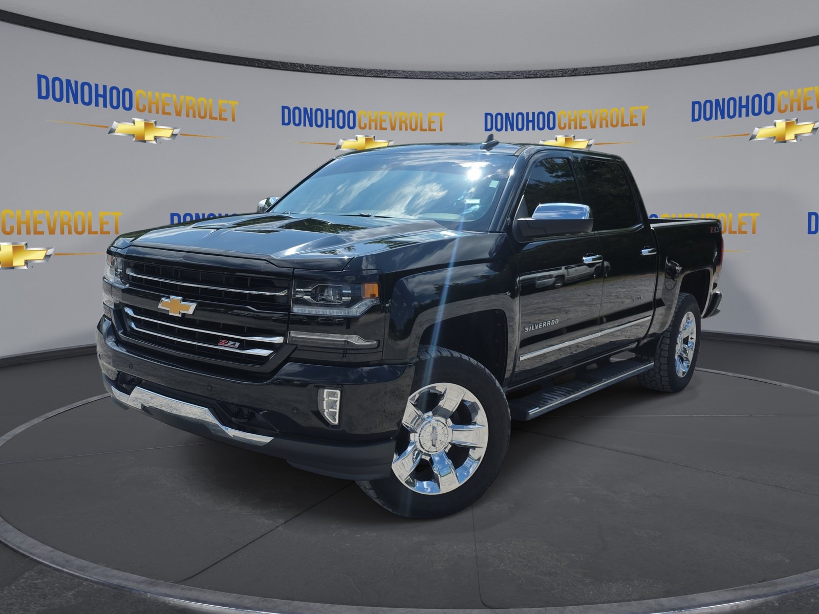 Used 2018 Chevrolet Silverado 1500 LTZ Z71 w/ LTZ Plus Package AWD/4WD image 4