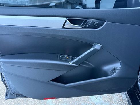 Used 2020 Volkswagen Passat 2.0T SE w/ Sunroof Package image 32