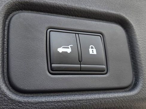 Used 2024 Nissan Pathfinder Platinum FWD image 18