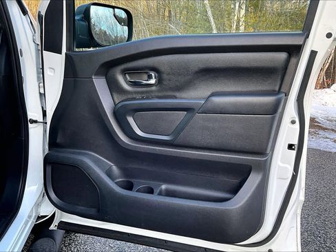 Used 2019 Nissan Titan SV w/ SV Convenience Package image 22