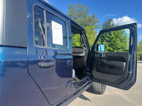 Used 2025 Jeep Gladiator Rubicon w/ Safety Group image 19