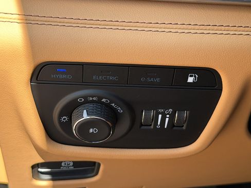 Used 2024 Jeep Grand Cherokee Summit AWD/4WD image 26