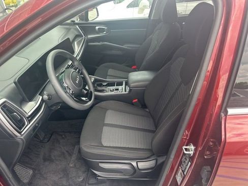 Used 2025 Kia Sorento LX FWD image 19