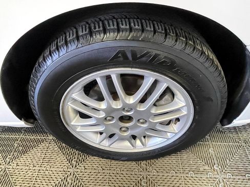 Used 2010 Ford Focus SE image 11