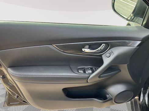 Used 2016 Nissan Rogue SL w/ SL Premium Package image 19