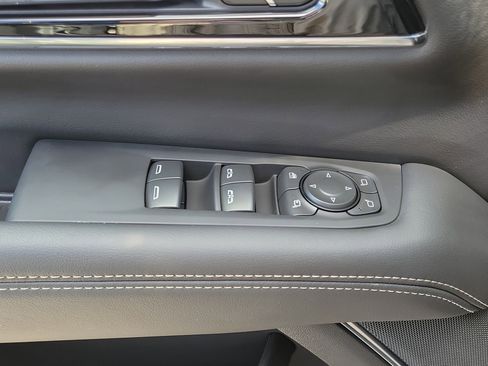 Used 2025 GMC Yukon XL Elevation image 29