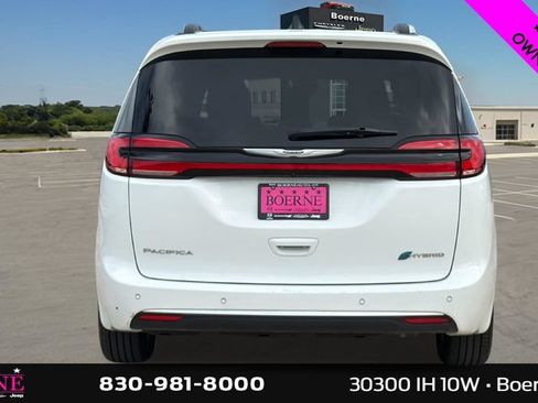 Used 2025 Chrysler Pacifica Pinnacle FWD image 4