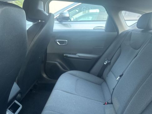 Used 2025 Kia K4 LXS image 8