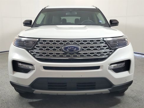 Used 2022 Ford Explorer Limited w/ Equipment Group 301A image 2