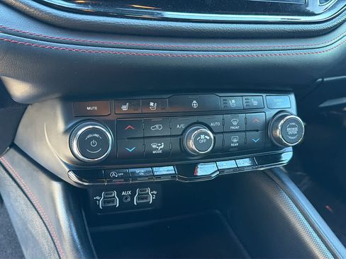 Used 2023 Dodge Durango GT image 13