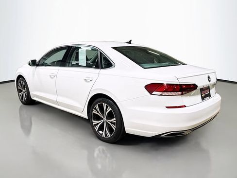 Used 2021 Volkswagen Passat 2.0T SE FWD image 9