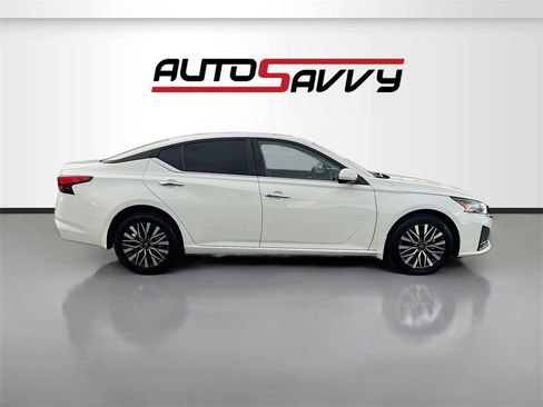 Used 2023 Nissan Altima 2.5 SV w/ SV Premium Package image 8