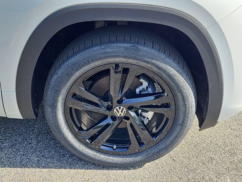New 2026 Volkswagen Atlas Cross Sport SEL R-Line AWD/4WD image 4