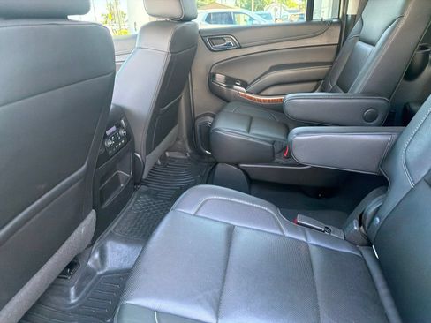 Used 2019 Chevrolet Suburban Premier AWD/4WD image 4