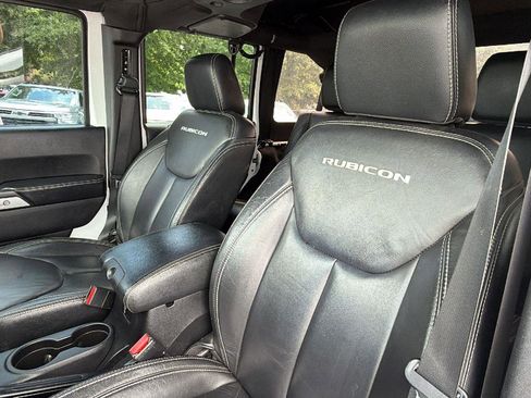 Used 2015 Jeep Wrangler Unlimited Rubicon AWD/4WD image 13