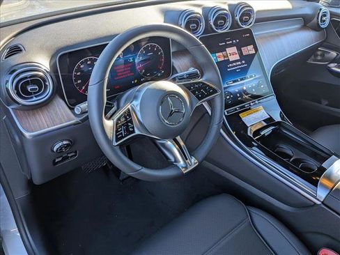 Used 2026 Mercedes-Benz GLC 300 image 3
