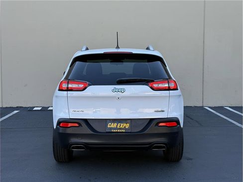 Used 2018 Jeep Cherokee Latitude AWD/4WD image 5