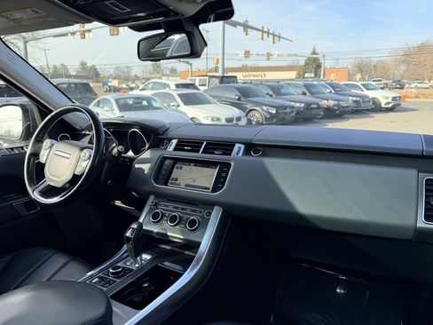 Used 2015 Land Rover Range Rover Sport SE image 27
