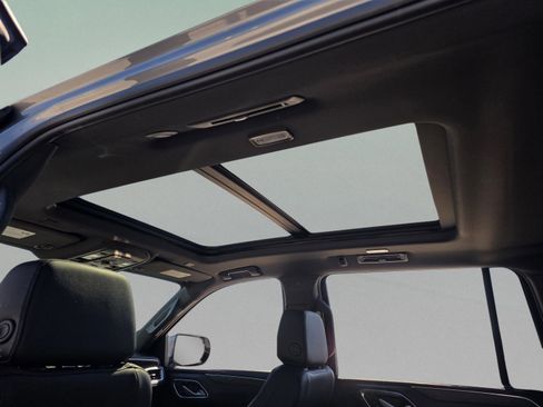 Used 2022 Chevrolet Suburban Z71 w/ Z71 Off-Road Package image 19