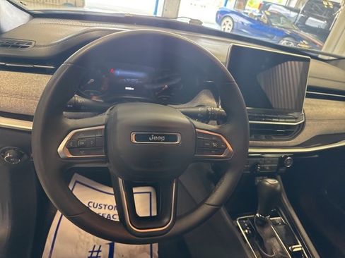 Used 2024 Jeep Compass Latitude image 28