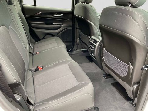 Certified 2025 Jeep Grand Cherokee Laredo X AWD/4WD image 25