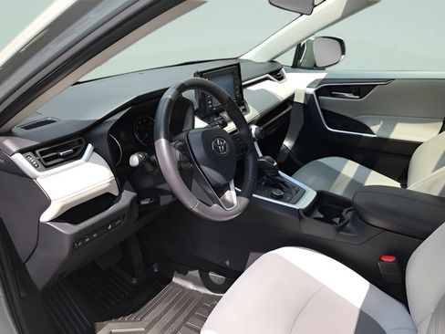 Certified 2021 Toyota RAV4 XLE Premium AWD/4WD image 12
