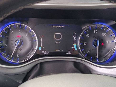 Used 2021 Chrysler Pacifica Touring-L w/ Uconnect Theater Family Group image 20