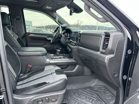 Used 2025 Chevrolet Silverado 1500 LTZ image 13