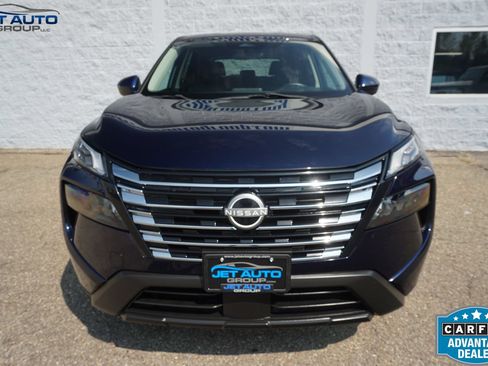 Used 2024 Nissan Rogue SV AWD/4WD image 2