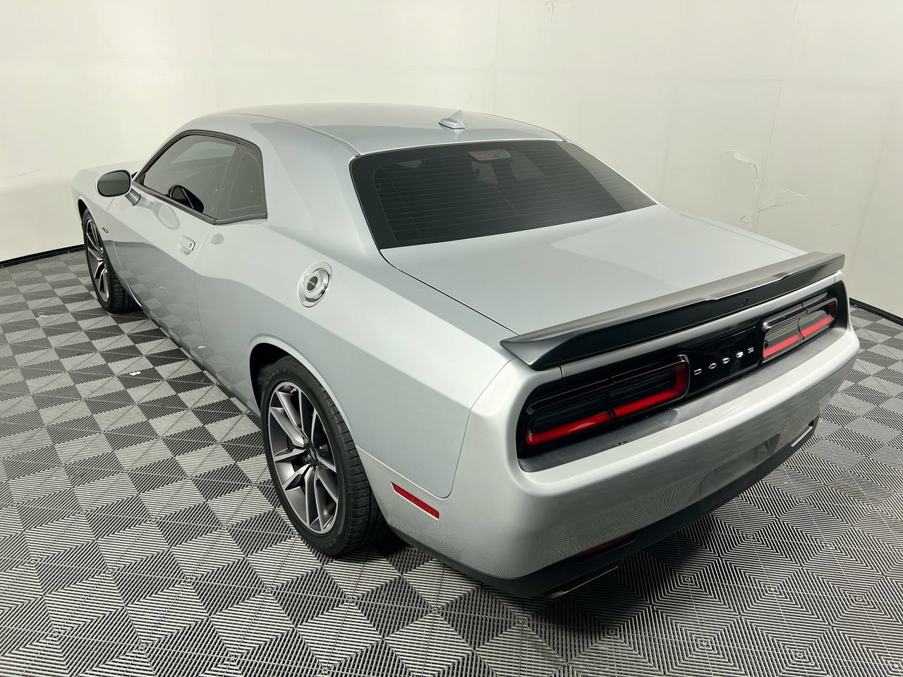 Used 2023 Dodge Challenger R/T RWD image 5