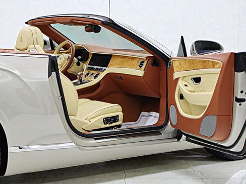 Used 2020 Bentley Continental GT image 13