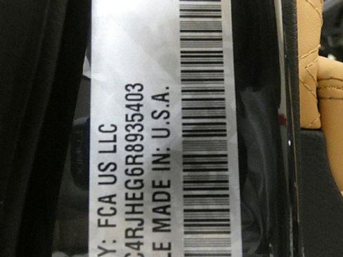 Used 2024 Jeep Grand Cherokee Summit w/ Luxury Tech Group V image 32