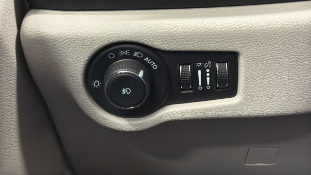 Used 2024 Chrysler Pacifica Limited FWD image 31