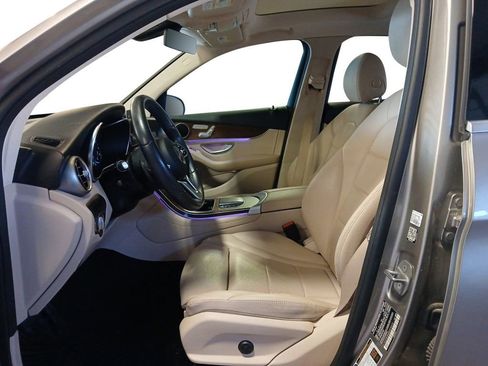 Used 2021 Mercedes-Benz GLC 300 4MATIC image 9