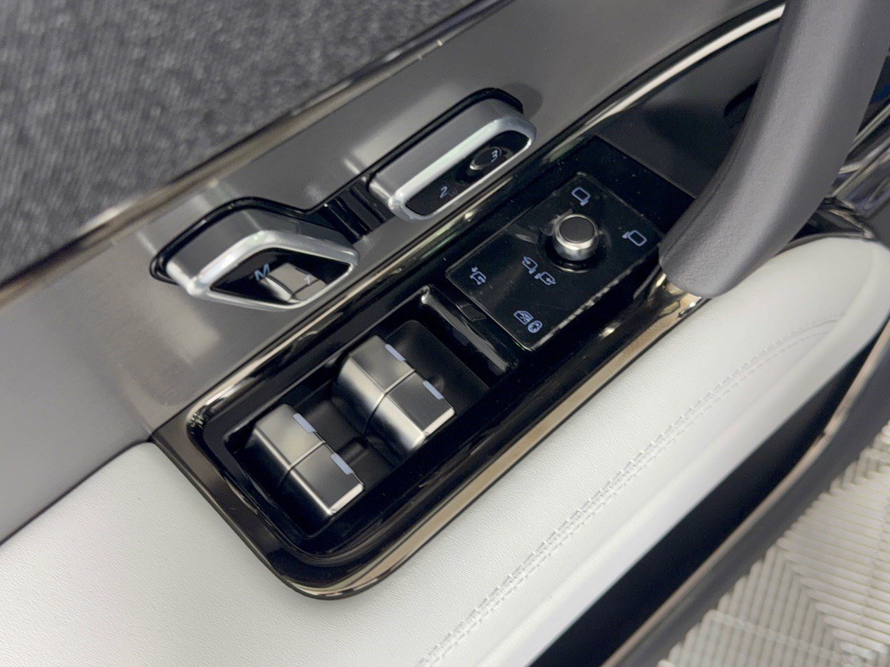 New 2027 Land Rover Range Rover Sport SE AWD/4WD image 15