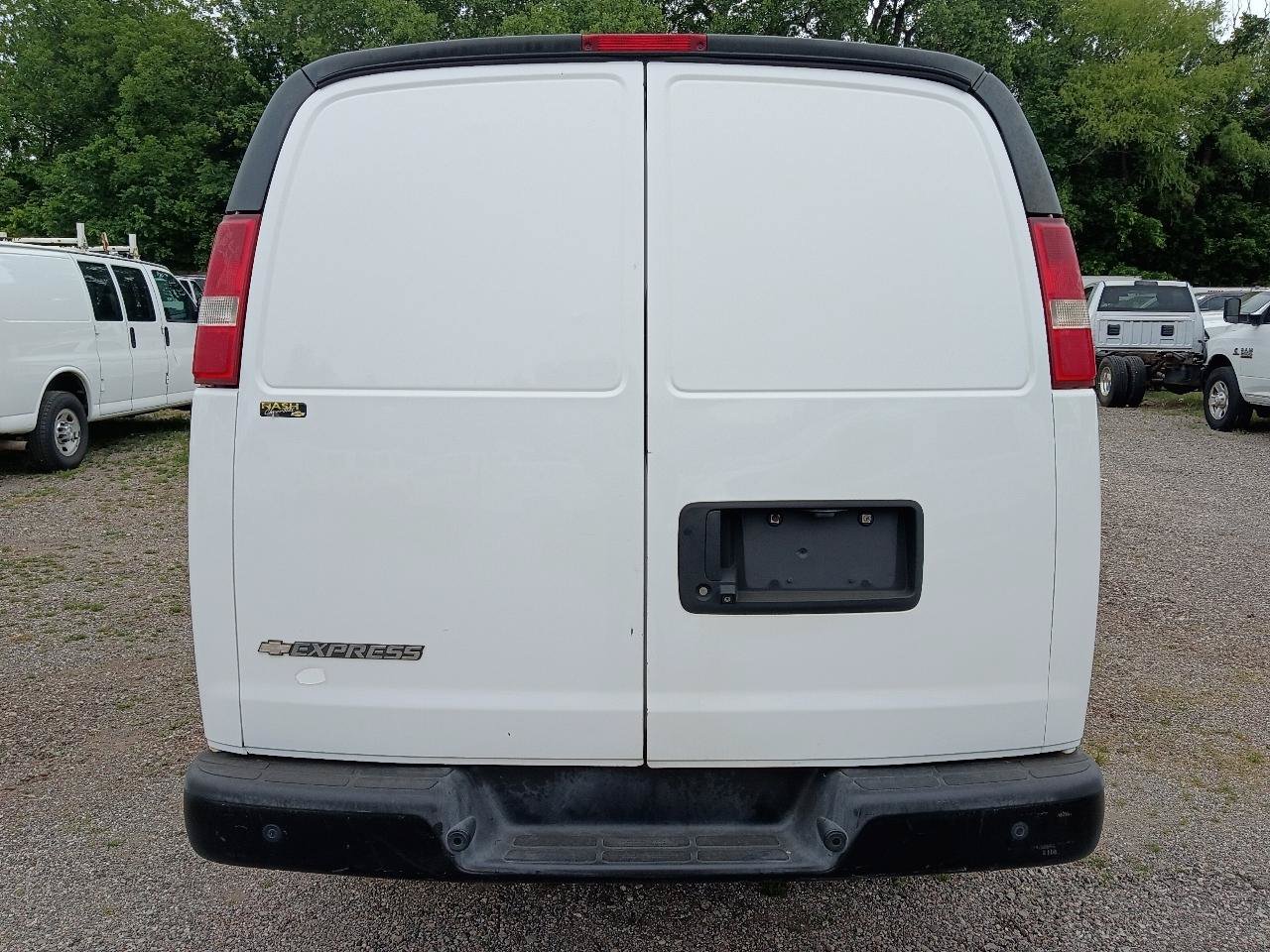 Used 2017 Chevrolet Express 2500 RWD image 6