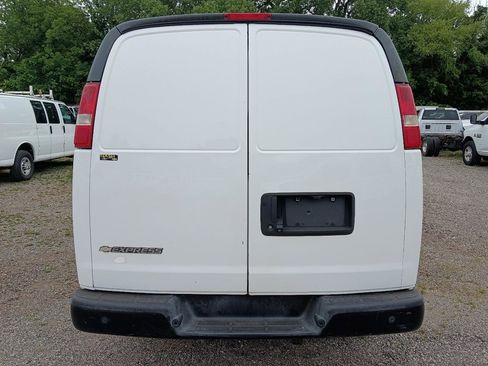 Used 2017 Chevrolet Express 2500 RWD image 6