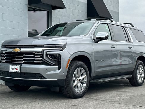 New 2025 Chevrolet Suburban Premier image 8