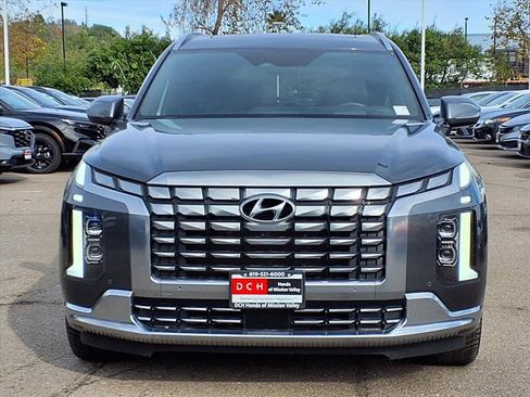 Used 2023 Hyundai Palisade Calligraphy image 2