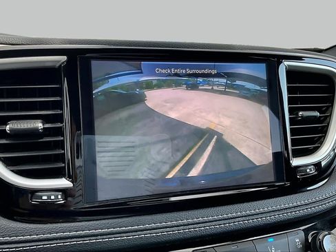 Used 2021 Chrysler Pacifica Touring w/ S Appearance Package FWD image 26