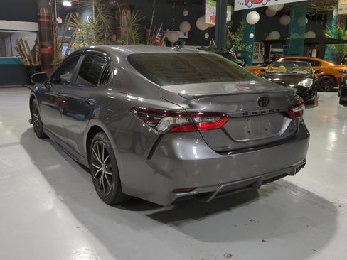 Used 2021 Toyota Camry SE image 10