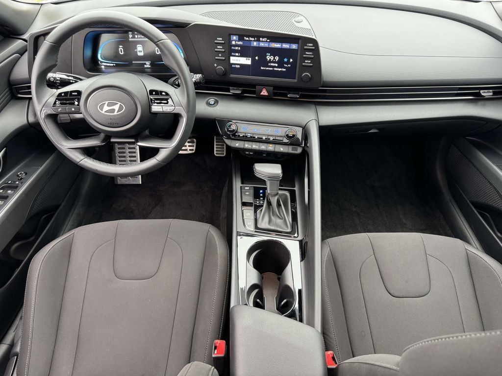 Certified 2026 Hyundai Elantra SEL Sport Premium w/ Cargo Package FWD image 13